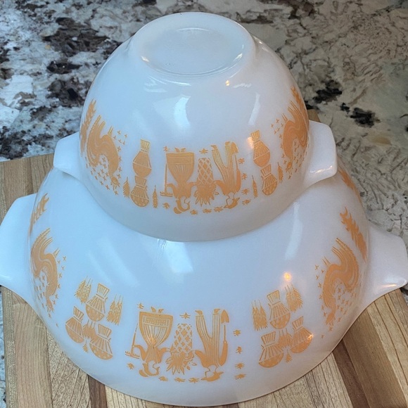 Charming White Bowl with Gold Folk Art Design - Picture 7 of 7